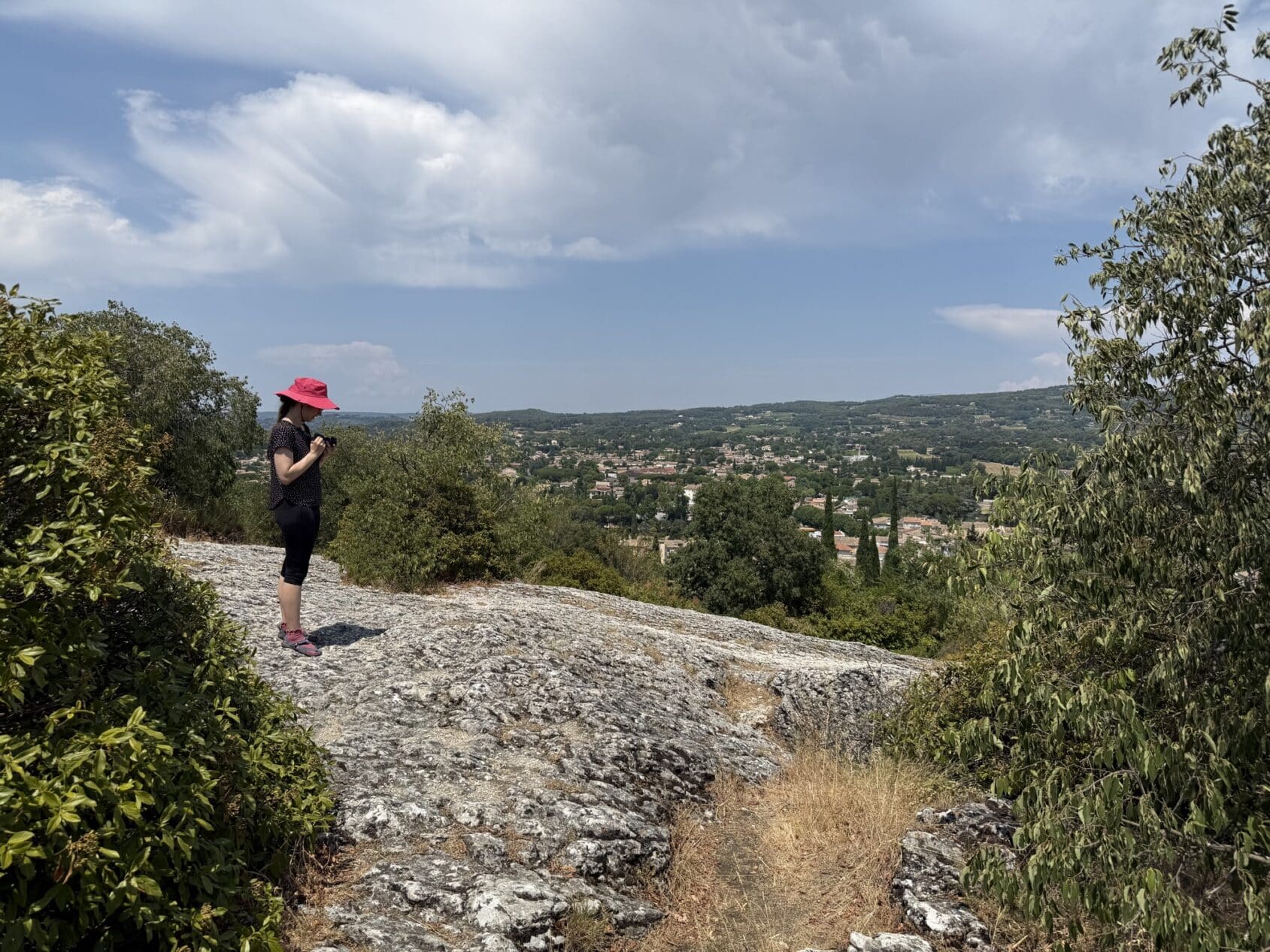 The view from the rock plateau over the town.